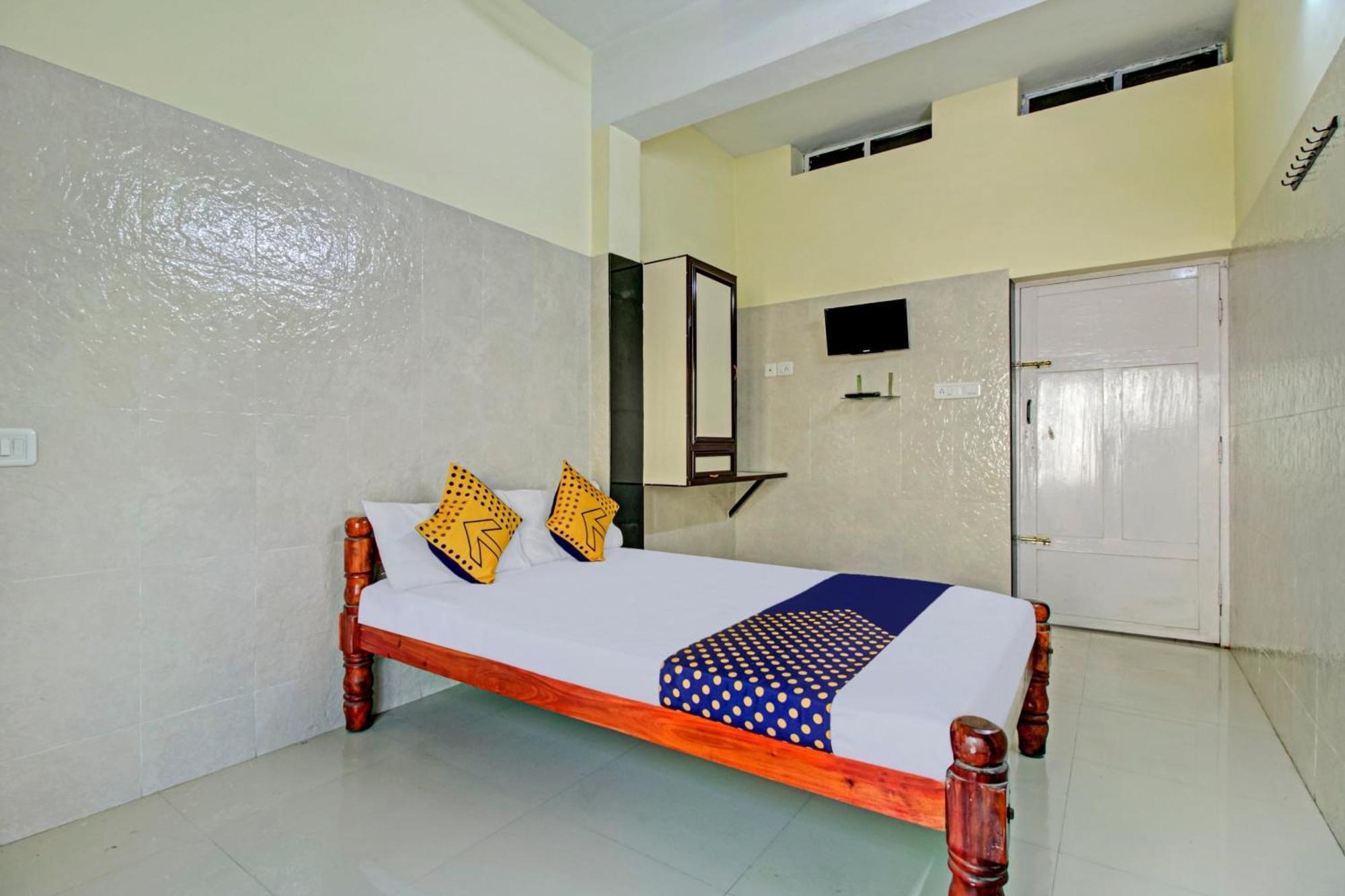 Spot On J P Tourist Home Kollam Exterior foto